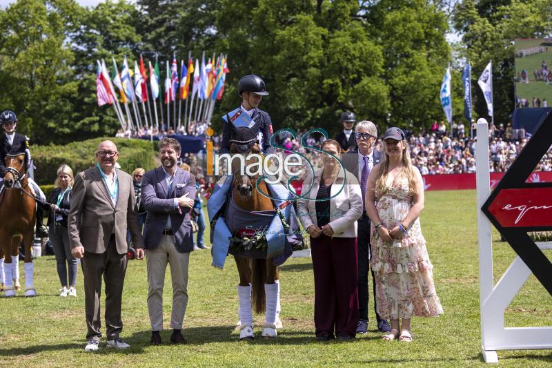 dressage PrizeGiving_Hamburg_20240512_SS350478.jpg